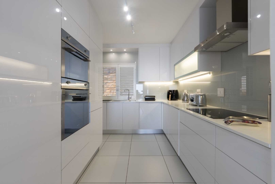 2 Bedroom Property for Sale in Sea Point Western Cape